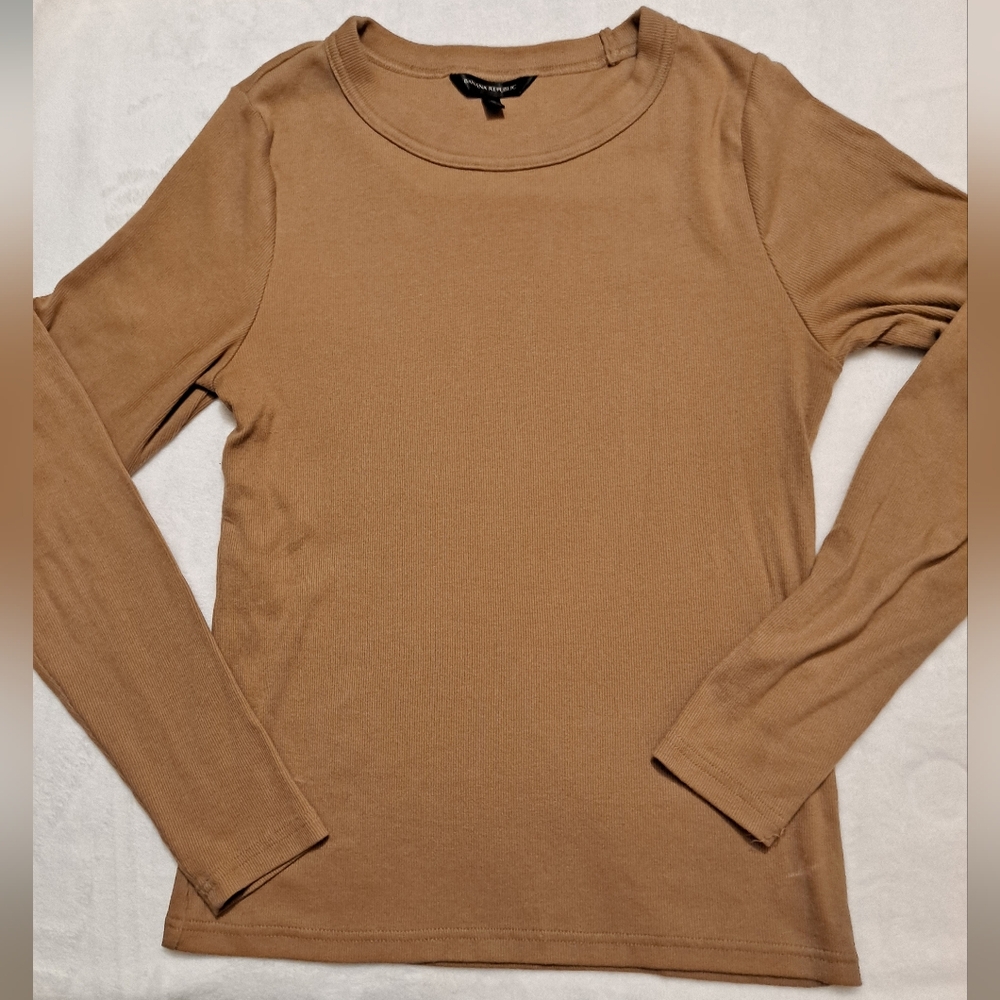 Banana Republic Camel Long Sleeve Ribbed Knit Top